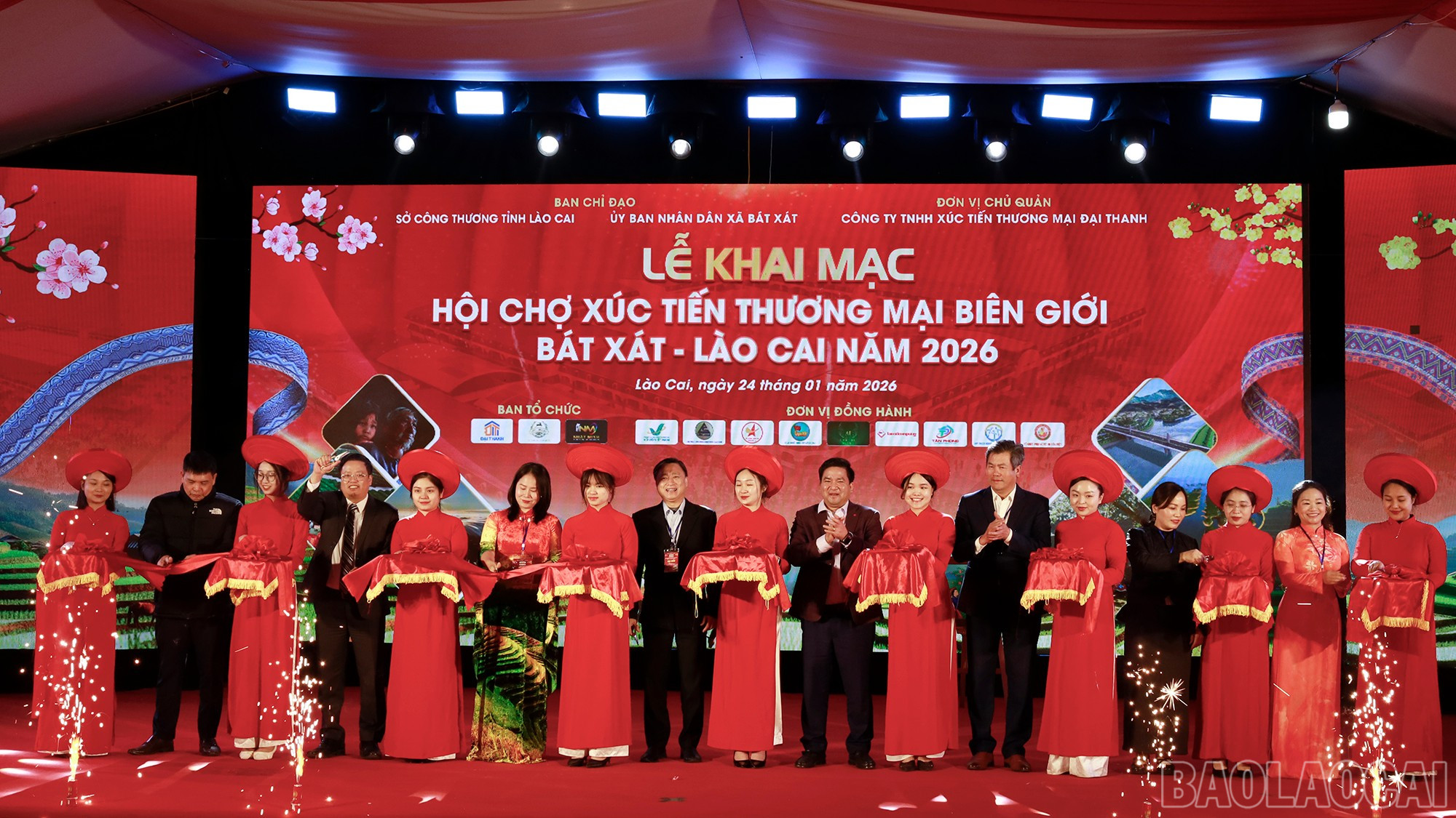 Khai mạc Hội chợ xúc tiến thương mại biên giới Bát Xát - Lào Cai 2026