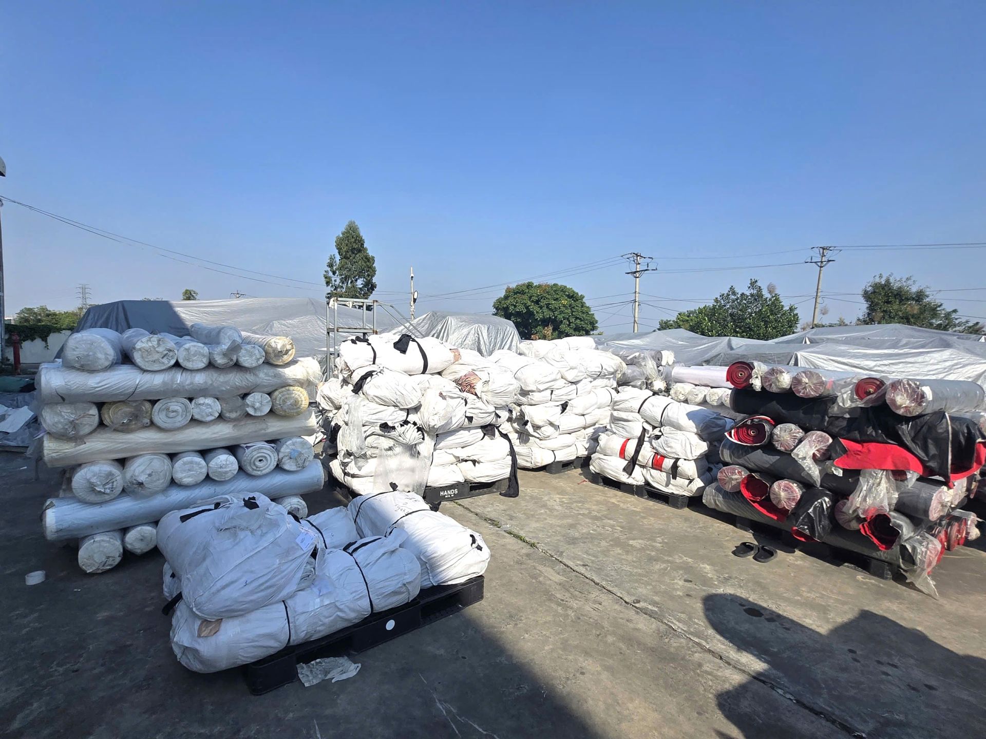 ô hàng gồm 405 cuộn vải các loại là hàng hoá không rõ nguồn gốc, xuất xứ; ô hàng gồm 405 cuộn vải các loại là hàng hoá không rõ nguồn gốc, xuất xứ;