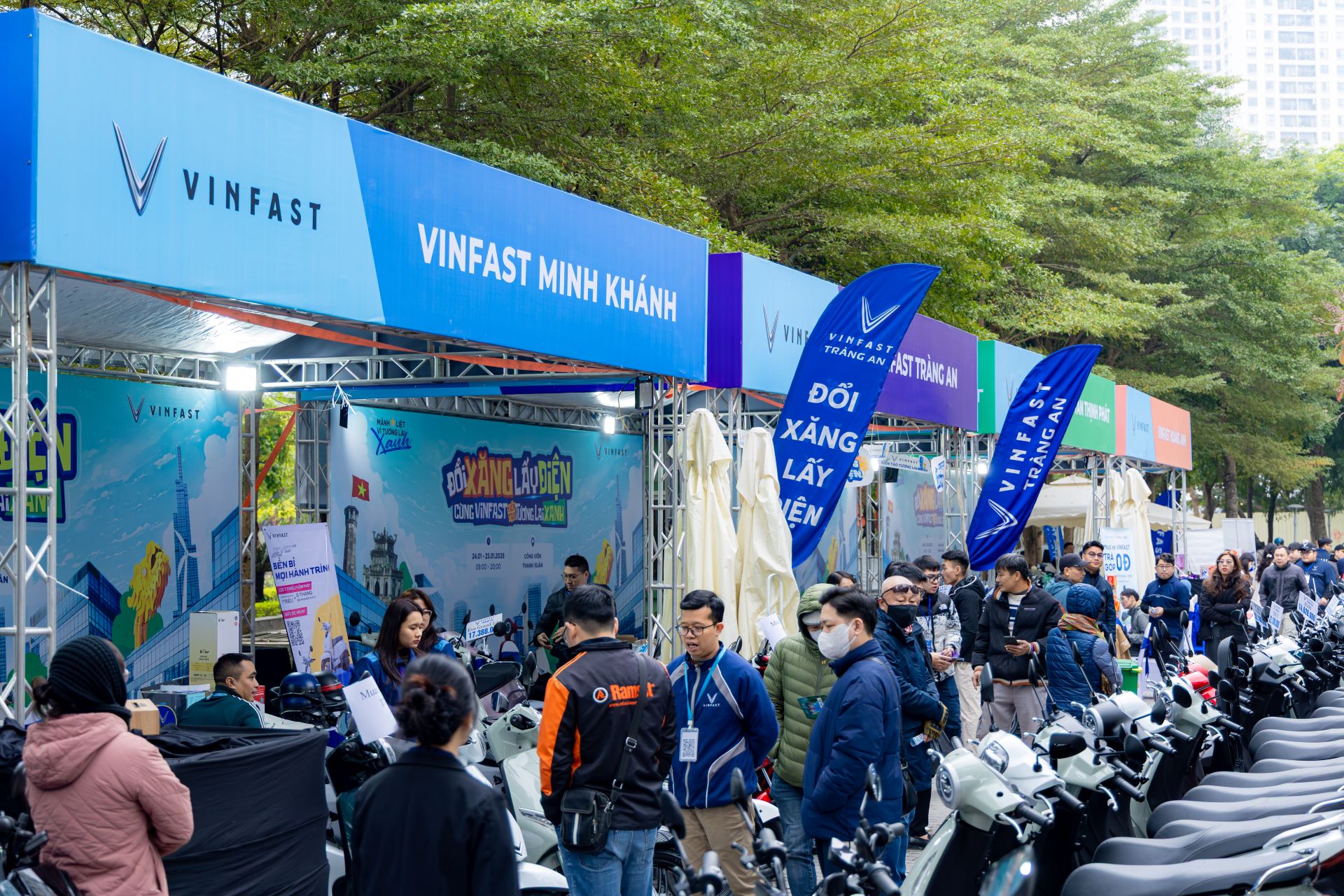Sôi động ngày hội “đổi xăng lấy điện” của VinFast trên khắp 3 miền