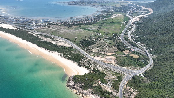 Khu vực đ&egrave;o Cổ M&atilde;, tỉnh Kh&aacute;nh H&ograve;a, nơi c&oacute; Dự &aacute;n Khu đ&ocirc; thị mới cao cấp Cổ M&atilde; (diện t&iacute;ch 235,4 ha, tổng vốn 5.900 tỷ đ&ocirc;̀ng) tại x&atilde; Vạn Phước, huyện Vạn Ninh, tỉnh Kh&aacute;nh H&ograve;a (nay l&agrave; x&atilde; Tu B&ocirc;ng, tỉnh Kh&aacute;nh H&ograve;a)