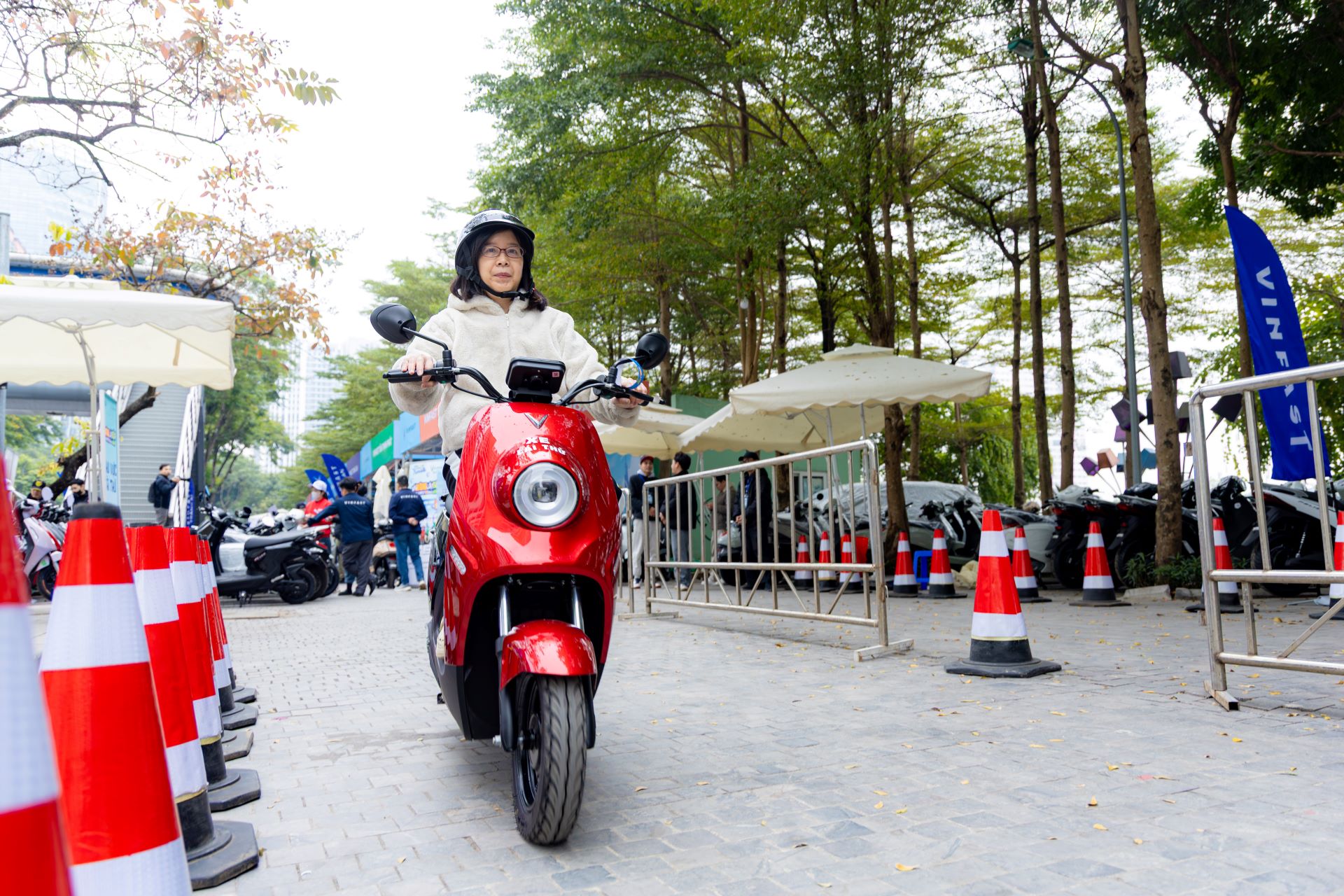 Trải nghi&ecirc;̣m lái thử xe đi&ecirc;̣n được hưởng ứng mạnh mẽ tại sự ki&ecirc;̣n