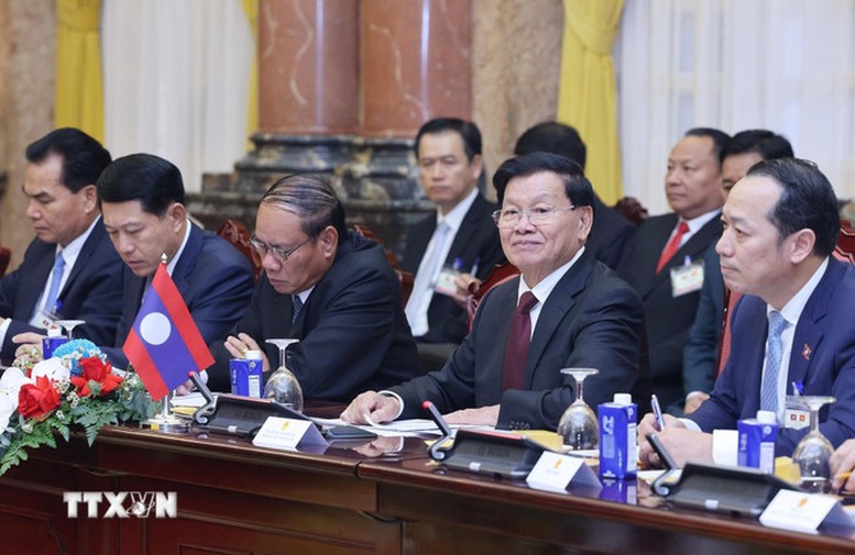 Tổng B&iacute; thư, Chủ tịch nước L&agrave;o Thongloun Sisoulith ph&aacute;t biểu tại cuộc hội đ&agrave;m với Chủ tịch nước Lương Cường