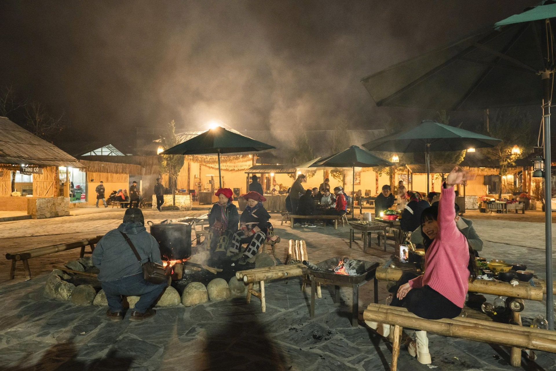 Chợ Sapa Xưa ch&igrave;m trong sương m&ugrave;