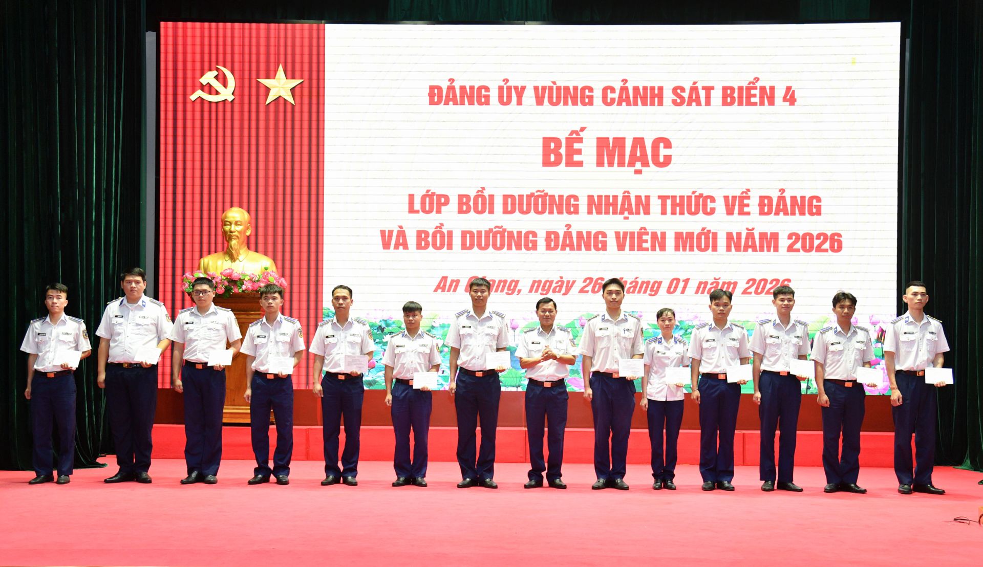 Đảng ủy Vùng Cảnh sát biển 4 hoàn thành lớp bồi dưỡng cho đối tượng Đảng và đảng viên mới năm 2026