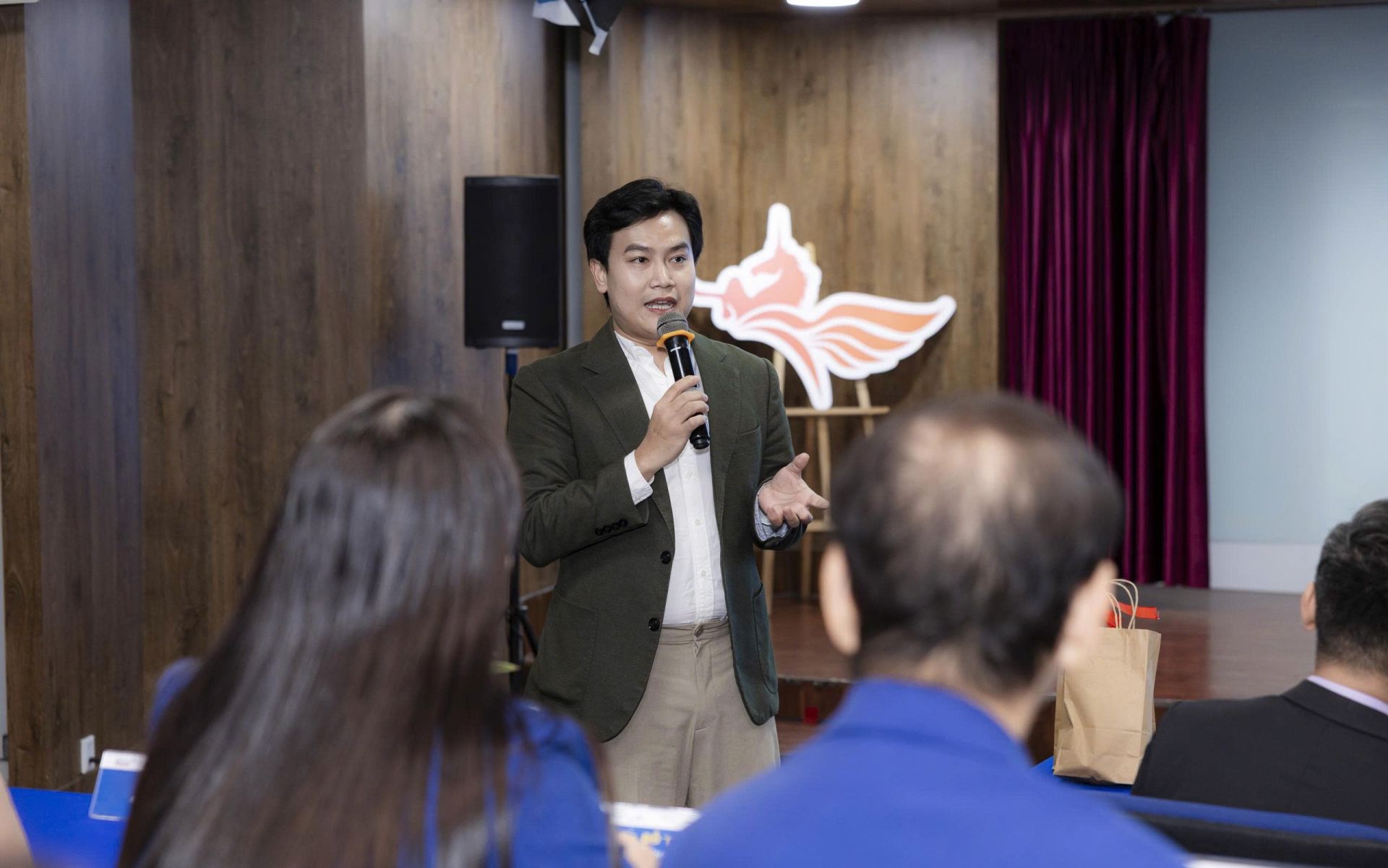 Cuộc thi &ldquo;Nh&agrave; Quản trị t&agrave;i ba 2025&rdquo; l&agrave; nơi sinh vi&ecirc;n Trường Đại học Hoa Sen được định hướng đ&agrave;o tạo gắn liền thực tiễn.