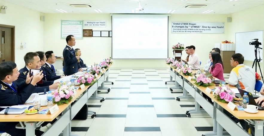 Đoàn công tác của Chi cục Hải quan khu vực V (Cục Hải quan, Bộ Tài chính) làm việc với các doanh nghiệp trên địa bàn. Ảnh: CTVAH Đoàn công tác của Chi cục Hải quan khu vực V (Cục Hải quan, Bộ Tài chính) làm việc với các doanh nghiệp trên địa bàn. Ảnh: CTVAH