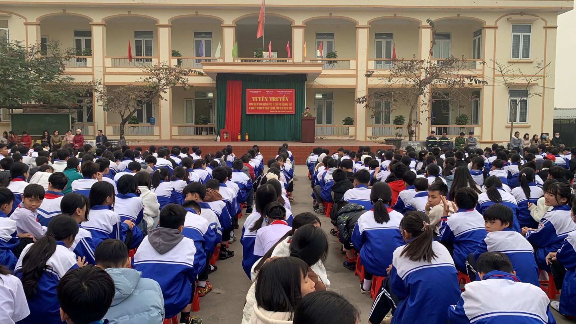 Quang cảnh buổi tuyên truyền. Quang cảnh buổi tuyên truyền.