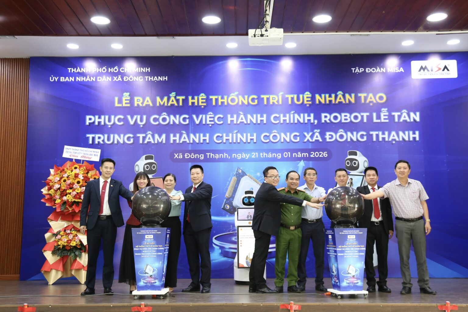 MISA đồng hành cùng xã Đông Thạnh đưa Robot tích hợp AI vào phục vụ trung tâm hành chính công