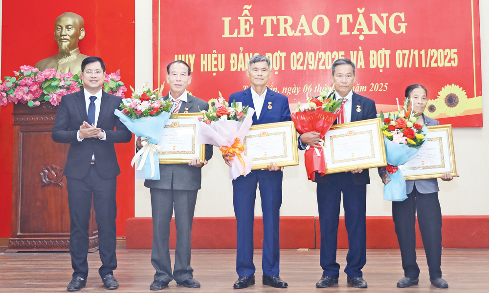 Đảng bộ tỉnh Bắc Ninh có 1.939 đảng viên được tặng, truy tặng Huy hiệu Đảng đợt 3/2/2026