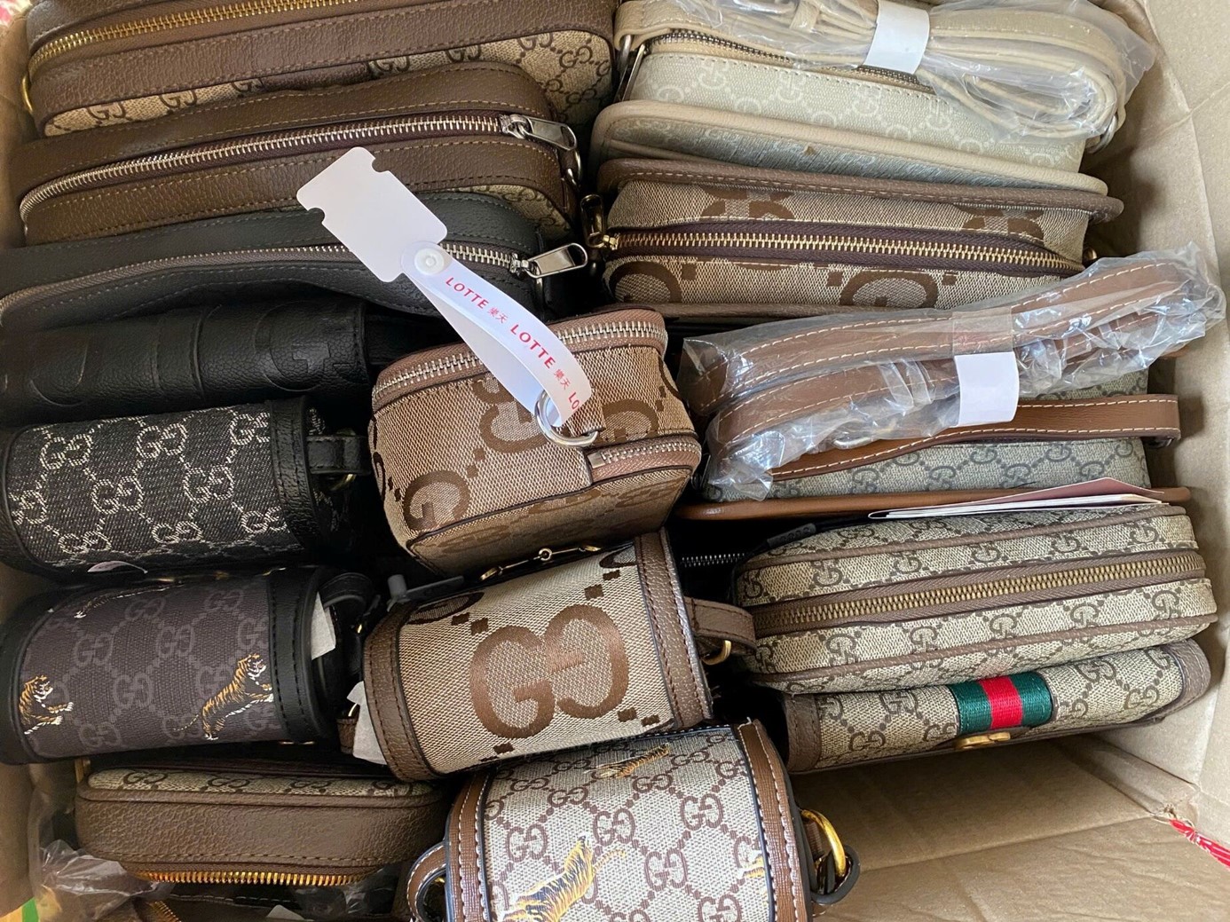 Thái Nguyên: Xử phạt hơn 120 triệu đồng hộ kinh doanh "hàng hiệu" giả mạo trên Facebook