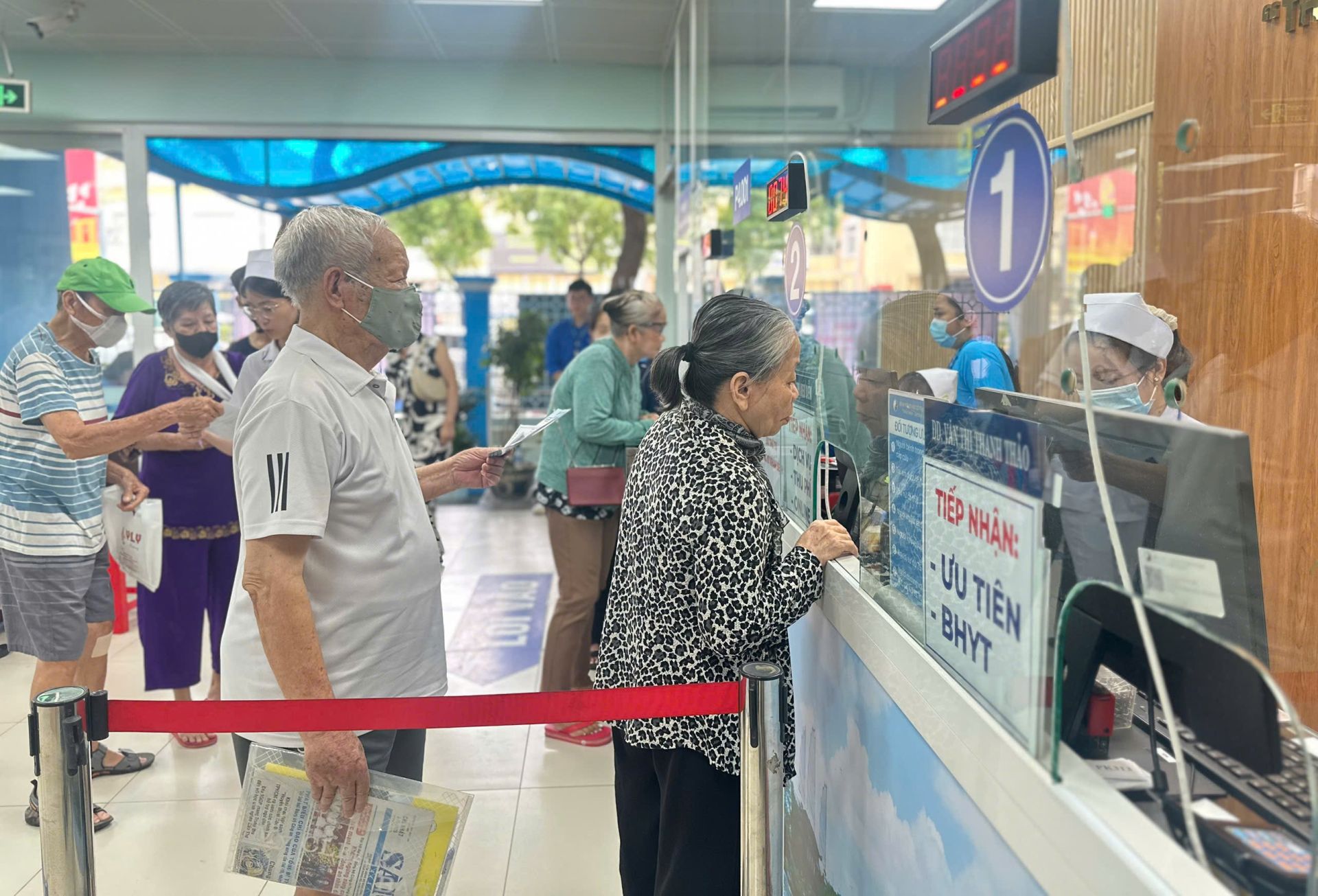 TP. HCM điều chỉnh nơi đăng ký khám chữa bệnh bảo hiểm y tế sau sắp xếp