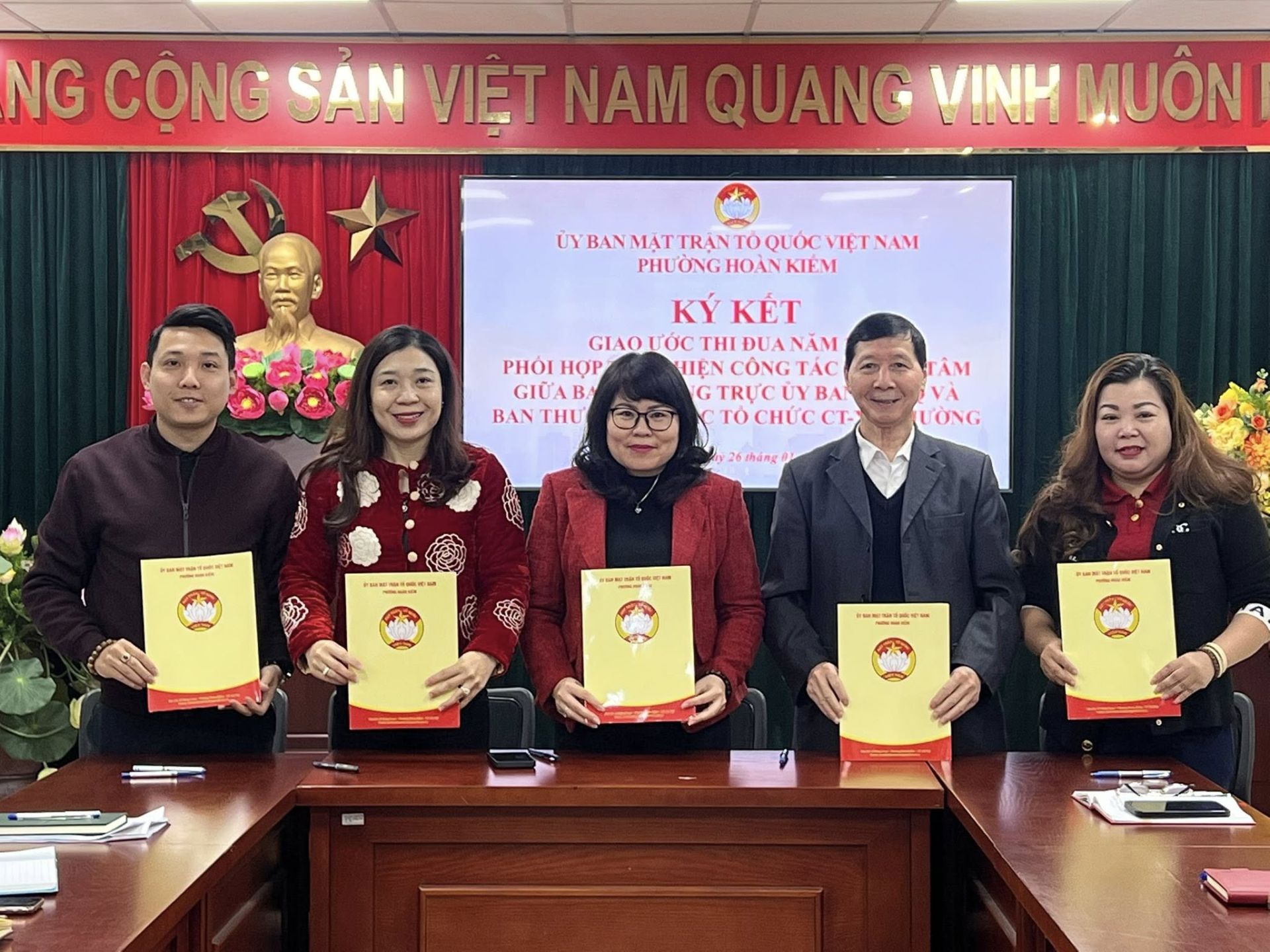 Phường Hoàn Kiếm ký kết chương trình phối hợp thực hiện nhiệm vụ trọng tâm năm 2026