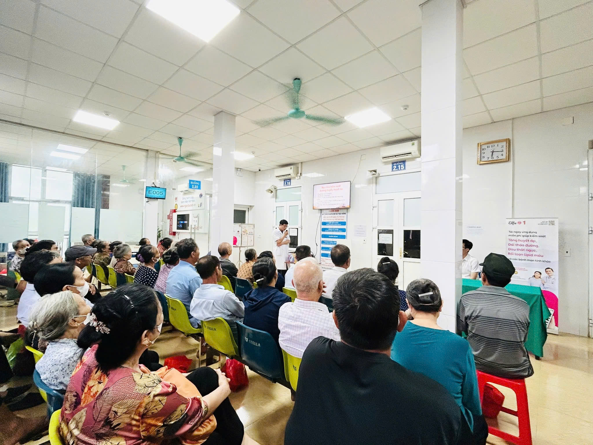 Năm 2025 số lượt thăm kh&aacute;m chung tại Bệnh viện l&agrave; 329.458 lượt người, tương đương 109,8% kế hoạch năm v&agrave; tăng 36.107 lượt so với năm 2024