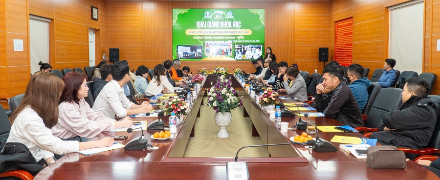 Trường Đại học Hạ Long khai giảng khoá đào tạo dịch vụ du lịch thân thiện với người Hồi giáo theo TCVN