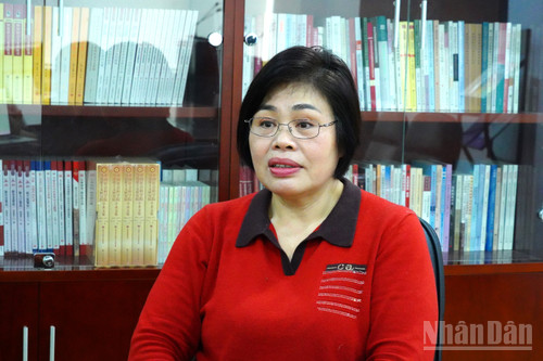 Gi&aacute;o sư Phan Kim Nga, Viện Khoa học x&atilde; hội Trung Quốc