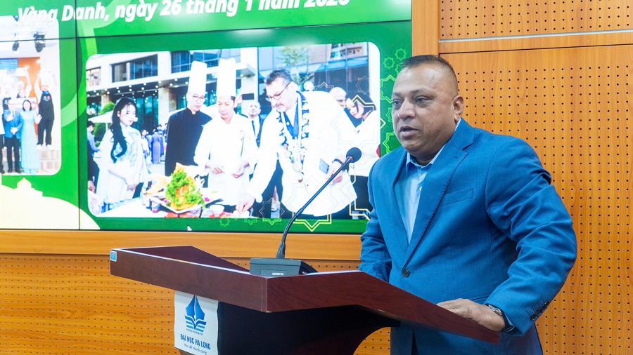 &Ocirc;ng Mahmood Janjua - C&ocirc;ng ty TNHH Đ&agrave;o tạo Halal Raja VN