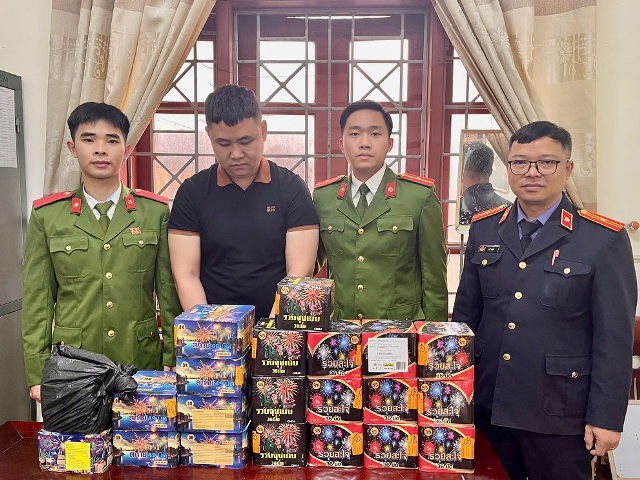 Nghệ An: Phát hiện, bắt giữ đối tượng tàng trữ trái phép số lượng lớn pháo nổ