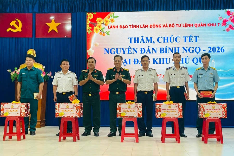 Trao quà Tết Nguyên đán Bính Ngọ 2026 cho các đơn vị đang làm nhiệm vụ trên địa bàn Đặc khu Trao quà Tết Nguyên đán Bính Ngọ 2026 cho các đơn vị đang làm nhiệm vụ trên địa bàn Đặc khu