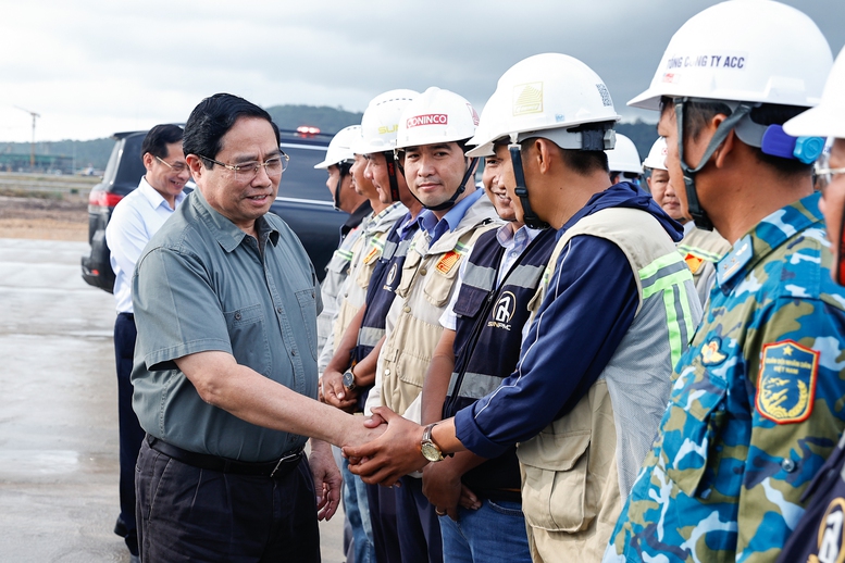 Thủ tướng: "Không lãng phí một ngày" trong triển khai các dự án phục vụ APEC tại Phú Quốc