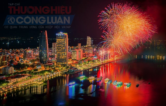 Địa điểm bắn tại khu vực cảng Sông Hàn, khán đài và sân khấu ở đường Trần Hưng Đạo (đối diện khu vực bắn). Địa điểm bắn tại khu vực cảng Sông Hàn, khán đài và sân khấu ở đường Trần Hưng Đạo (đối diện khu vực bắn).