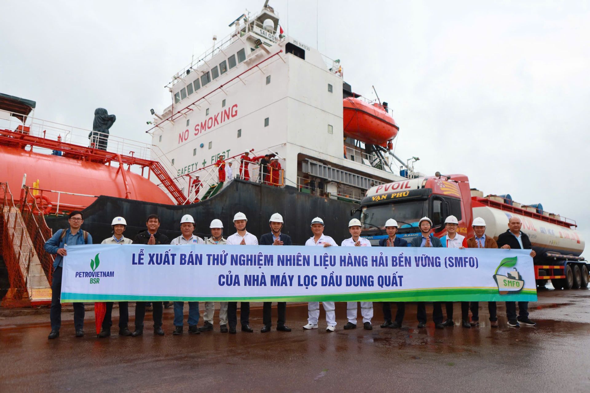 Tra nạp SMFO v&agrave;o t&agrave;u của PV Trans th&agrave;nh c&ocirc;ng tại cảng Trường Hải &ndash; Chu Lai