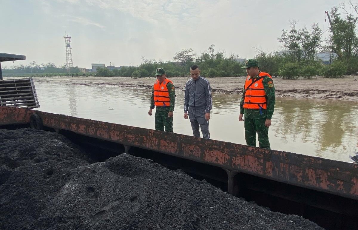 Hải đoàn Biên phòng 38: Phát hiện phương tiện vận chuyển than trái phép trên biển