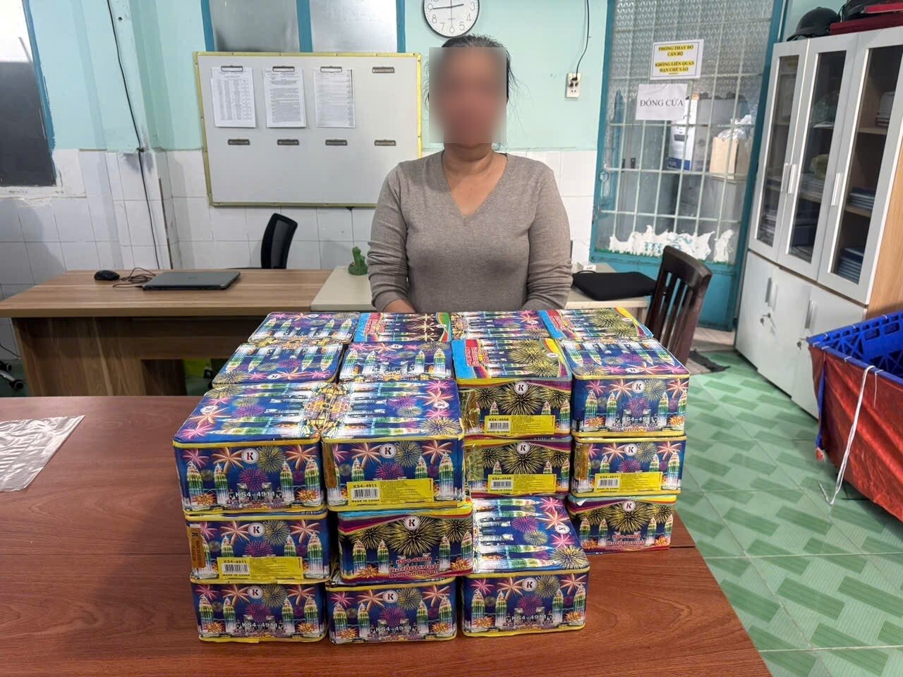 TP. HCM: Bắt giữ người phụ nữ vận chuyển 67 kg pháo nổ trái phép