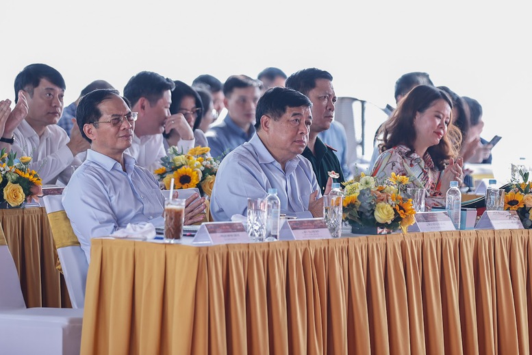 C&aacute;c đại biểu tham dự Lễ khởi c&ocirc;ng - Ảnh: VGP/Nhật Bắc