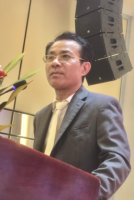 &Ocirc;ng Nguyễn Sỹ Ho&egrave; tr&igrave;nh b&agrave;y b&aacute;o c&aacute;o tổng kết. Ảnh: VH