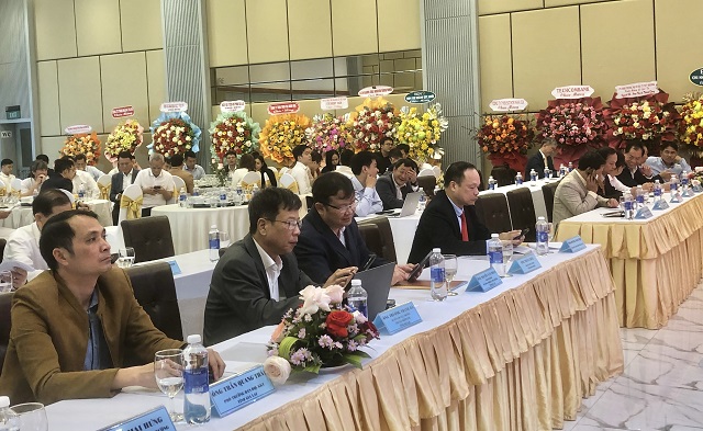 Đại biểu, quan kh&aacute;ch tham dự Hội nghị. Ảnh: Viết Hiền