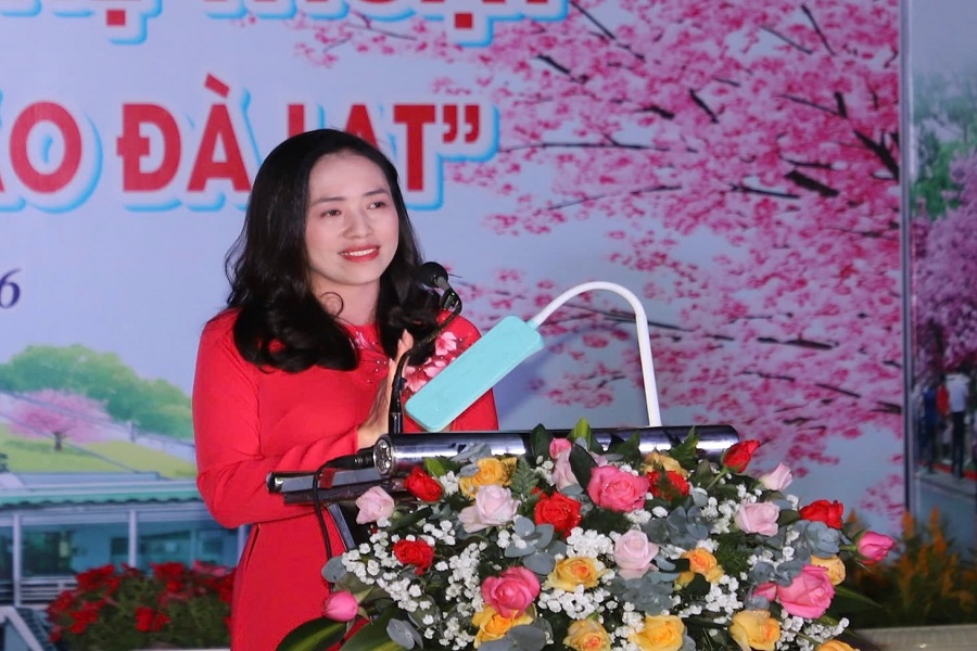 B&agrave; Phan Thị Xu&acirc;n Thảo, Ủy vi&ecirc;n Ban Thường vụ Đảng ủy, Ph&oacute; Chủ tịch UBND phường Xu&acirc;n Hương - Đ&agrave; Lạt, Ph&oacute; Trưởng Ban Tổ chức Lễ hội ph&aacute;t biểu khai mạc