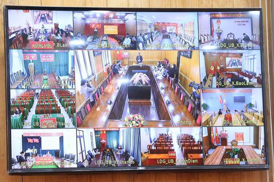 Cuộc họp được kết nối trực tuyến đến điểm cầu các xã, phường, đặc khu Cuộc họp được kết nối trực tuyến đến điểm cầu các xã, phường, đặc khu