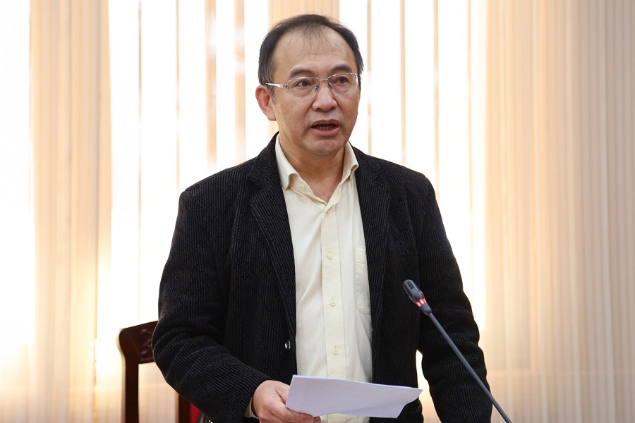 Đại diện Sở Giáo dục và Đào tạo tỉnh Lâm Đồng trình bày dự thảo phương thức tuyển sinh phổ thông DTNT và lớp 10 THPT năm học 2026 - 2027 trên địa bàn Đại diện Sở Giáo dục và Đào tạo tỉnh Lâm Đồng trình bày dự thảo phương thức tuyển sinh phổ thông DTNT và lớp 10 THPT năm học 2026 - 2027 trên địa bàn