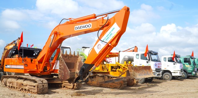 Đại học Đ&agrave; Nẵng động thổ 5 c&ocirc;ng tr&igrave;nh thuộc Tiểu Dự &aacute;n 1 &ndash; x&acirc;y dựng hạ tầng kỹ thuật v&agrave; c&aacute;c c&ocirc;ng tr&igrave;nh cấp thiết tại khu vực H&ograve;a Qu&yacute; &ndash; Điện Ngọc.