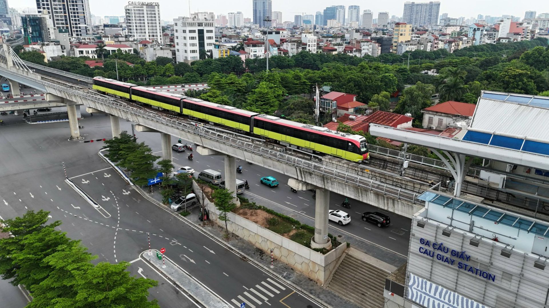 Việc c&aacute;c tuyến metro từng bước đi v&agrave;o vận h&agrave;nh đang mở ra dư địa mới cho m&ocirc; h&igrave;nh ph&aacute;t triển đ&ocirc; thị gắn với giao th&ocirc;ng c&ocirc;ng cộng