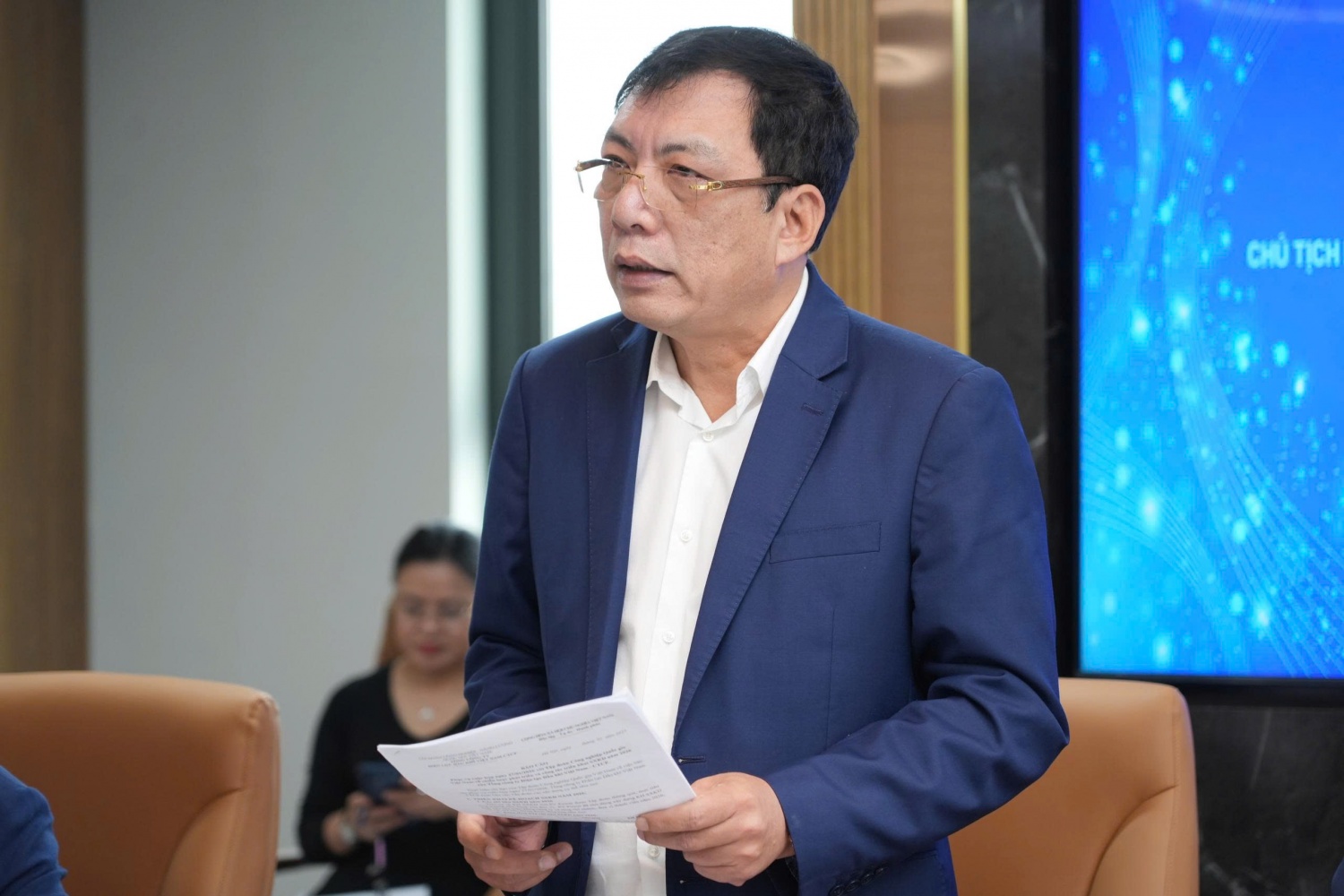 Tổng Gi&aacute;m đốc PV Power L&ecirc; Như Linh tr&igrave;nh b&agrave;y b&aacute;o c&aacute;o hoạt động SXKD tại buổi l&agrave;m việc