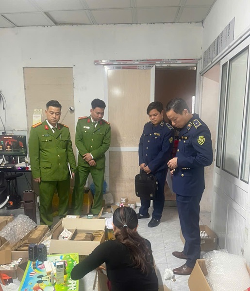 Hưng Yên: Phát hiện cơ sở kinh doanh mặt hàng mỹ phẩm không có hóa đơn chứng từ hợp pháp