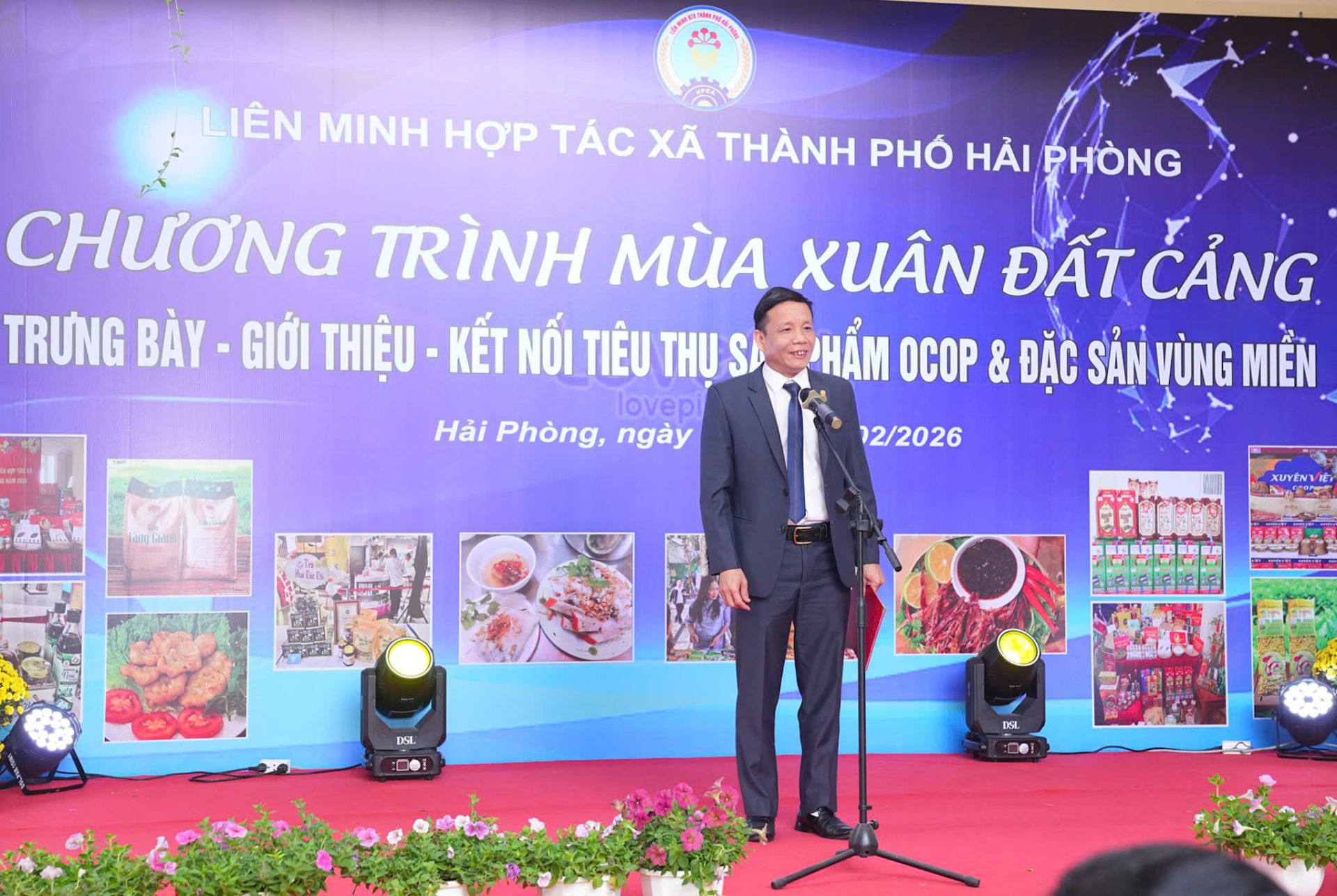 h&oacute; Chủ tịch Li&ecirc;n minh Hợp t&aacute;c x&atilde; th&agrave;nh phố Nguyễn Hữu Đạo ph&aacute;t biểu khai mạc.