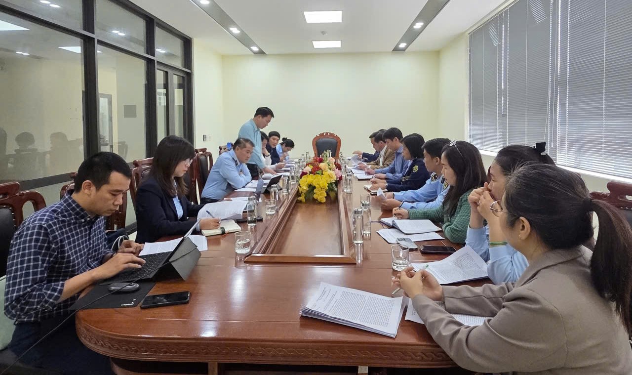 Đo&agrave;n c&ocirc;ng t&aacute;c l&agrave;m việc với Sở C&ocirc;ng Thương tỉnh Quảng Trị. Ảnh: Lưu Quy&ecirc;n