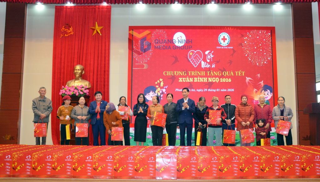 Lan tỏa yêu thương: 1.000 suất quà Tết đến với người dân có hoàn cảnh khó khăn tại Quảng Ninh