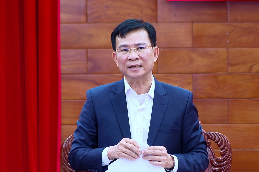 Chủ tịch UBND tỉnh L&acirc;m Đồng Hồ Văn Mười trao đổi th&ocirc;ng tin li&ecirc;n quan đến c&aacute;c dự &aacute;n lớn tại Hội nghị