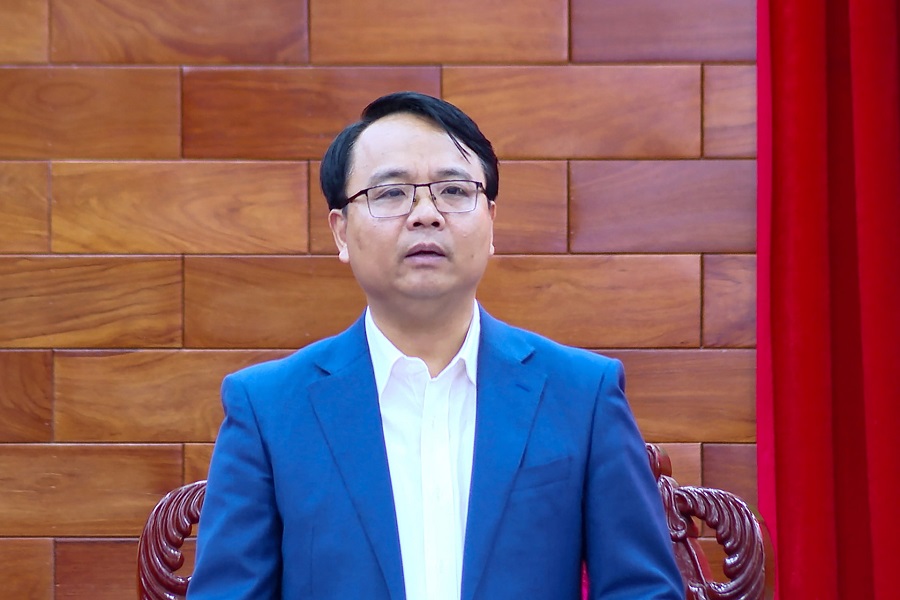 Ph&oacute; B&iacute; thư Thường trực Tỉnh ủy L&acirc;m Đồng Đặng Hồng Sỹ trao đổi c&aacute;c &yacute; kiến tại Hội nghị