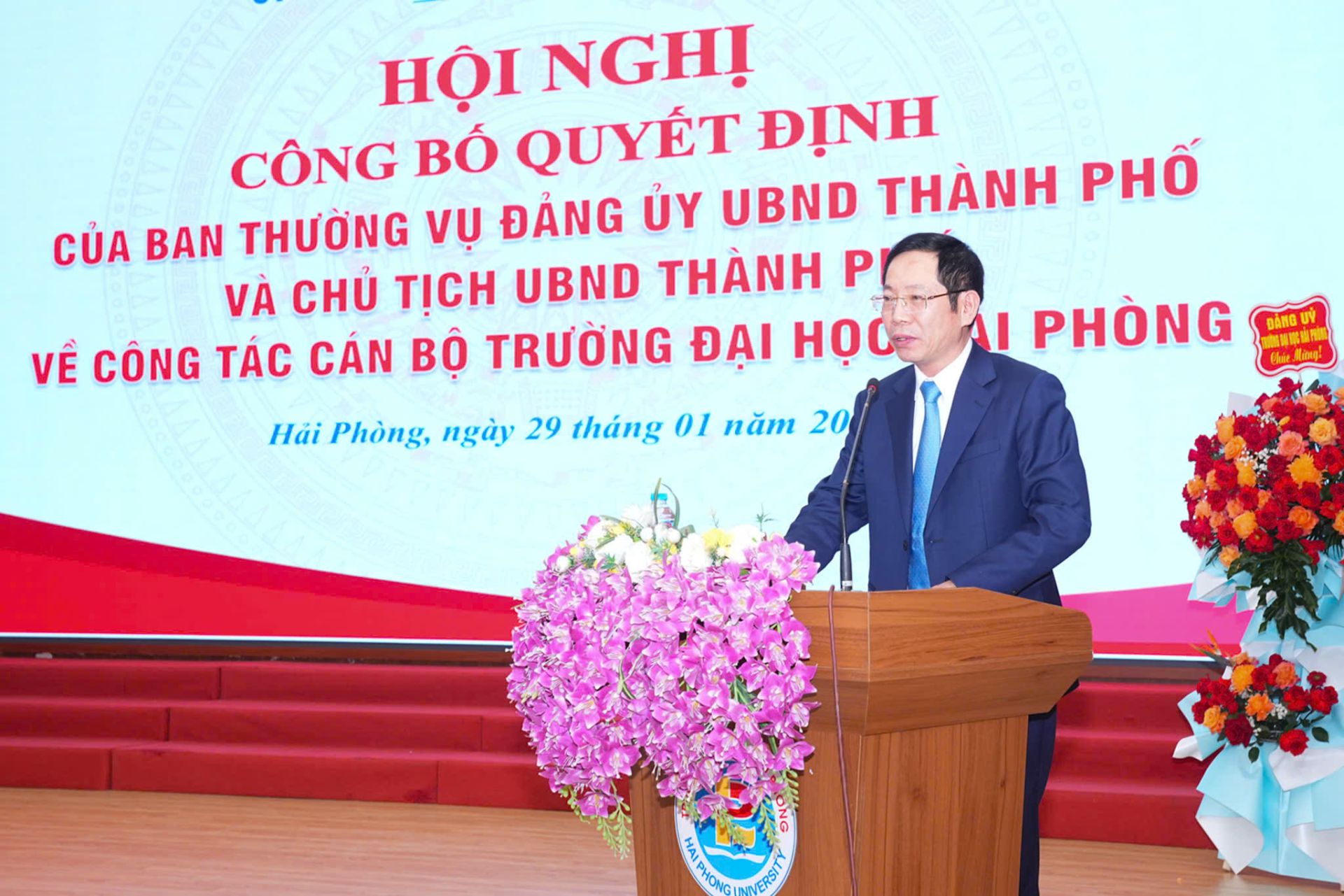 Phó Chủ tịch UBND thành phố Vũ Tiến Phụng phát biểu tại Hội nghị công bố Quyết định. Phó Chủ tịch UBND thành phố Vũ Tiến Phụng phát biểu tại Hội nghị công bố Quyết định.