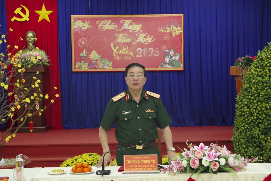 Thượng tướng, Trương Thi&ecirc;n T&ocirc; thăm hỏi, động vi&ecirc;n c&aacute;n bộ, chiến sĩ Đồn Bi&ecirc;n ph&ograve;ng cửa khẩu quốc tế Mộc B&agrave;i.