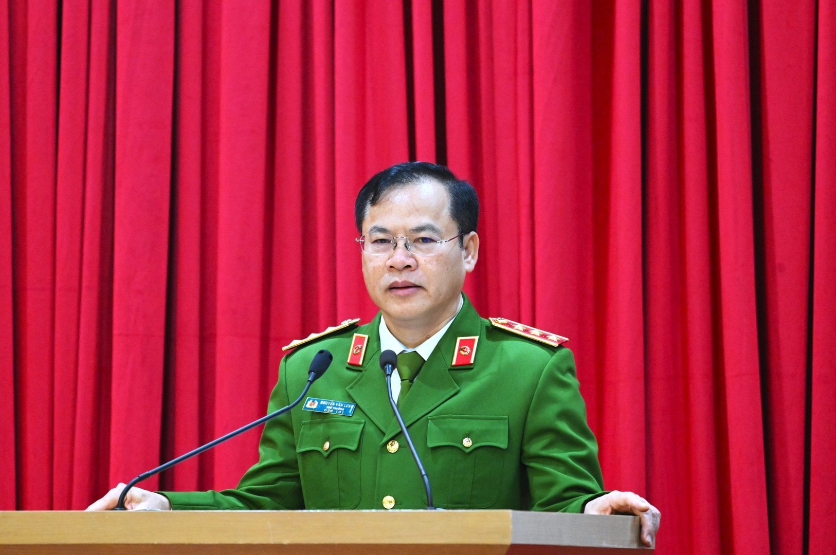 Thứ trưởng Bộ C&ocirc;ng an Nguyễn Văn Long ph&aacute;t biểu tại Hội nghị. Ảnh: NN