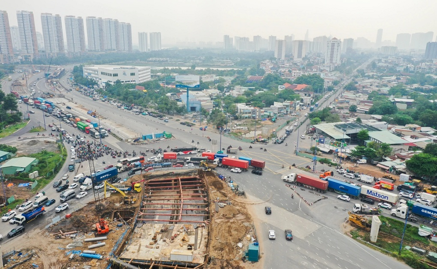 Hầm chui quan trọng của n&uacute;t giao An Ph&uacute;.