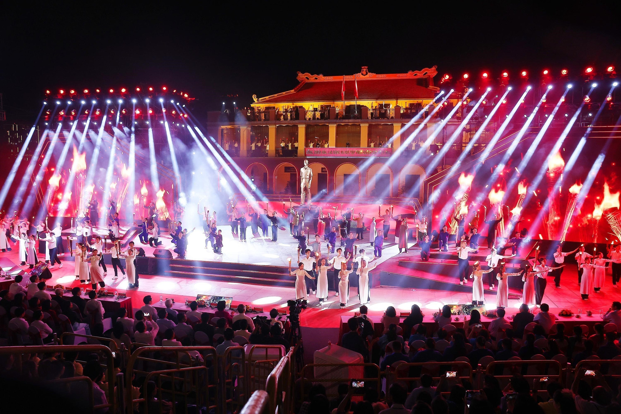 C&aacute;c tiết mục văn nghệ tại điểm cầu Th&agrave;nh phố Hồ Ch&iacute; Minh