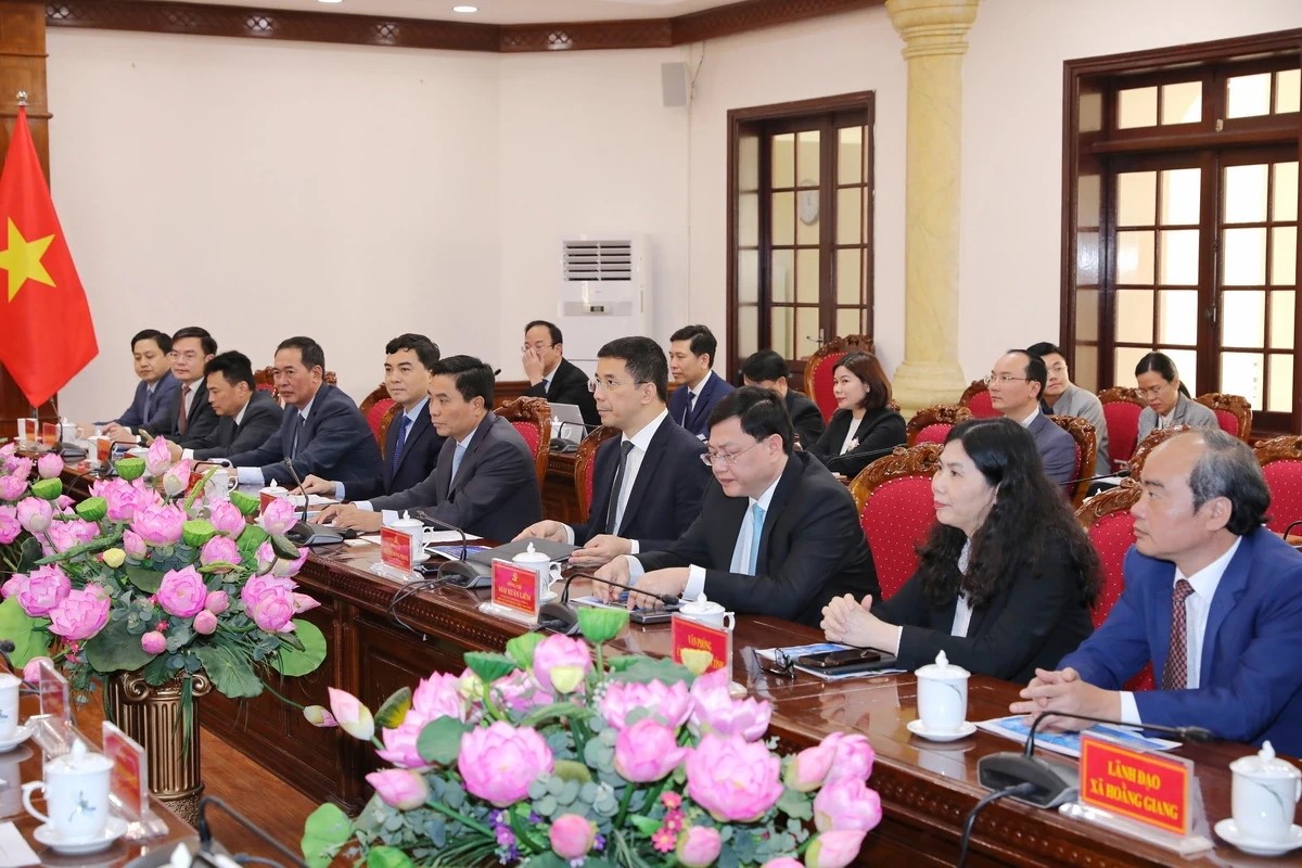 C&aacute;c đại biểu tham dự buổi l&agrave;m việc