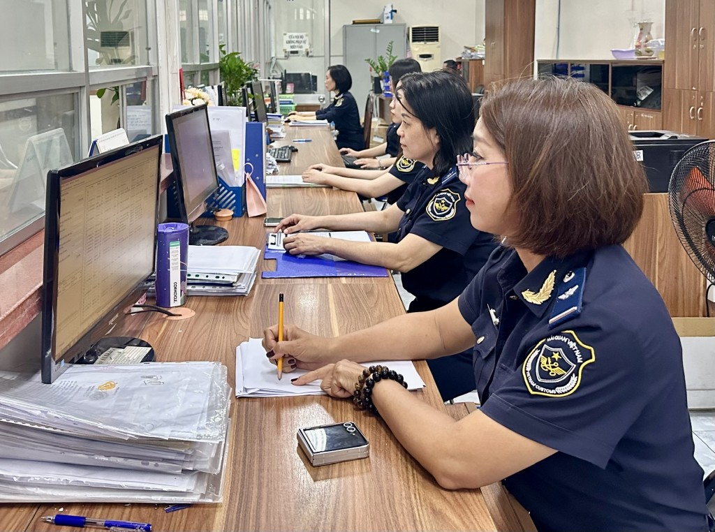 Hải quan khu vực II: Khoảng 5.900 doanh nghiệp nợ thuế, tiền chậm nộp và tiền phạt quá hạn