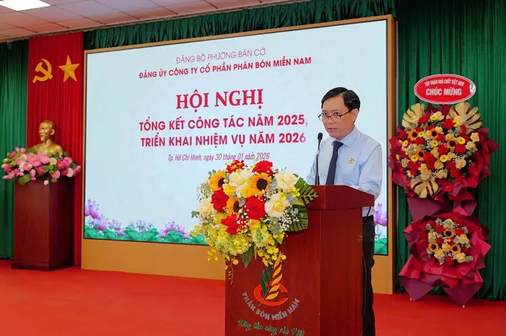 Ông Vũ Minh Tuấn, BTV Đảng ủy Công ty báo cáo kết quả công tác năm 2025 và triển khai nhiệm vụ năm 2026 Ông Vũ Minh Tuấn, BTV Đảng ủy Công ty báo cáo kết quả công tác năm 2025 và triển khai nhiệm vụ năm 2026